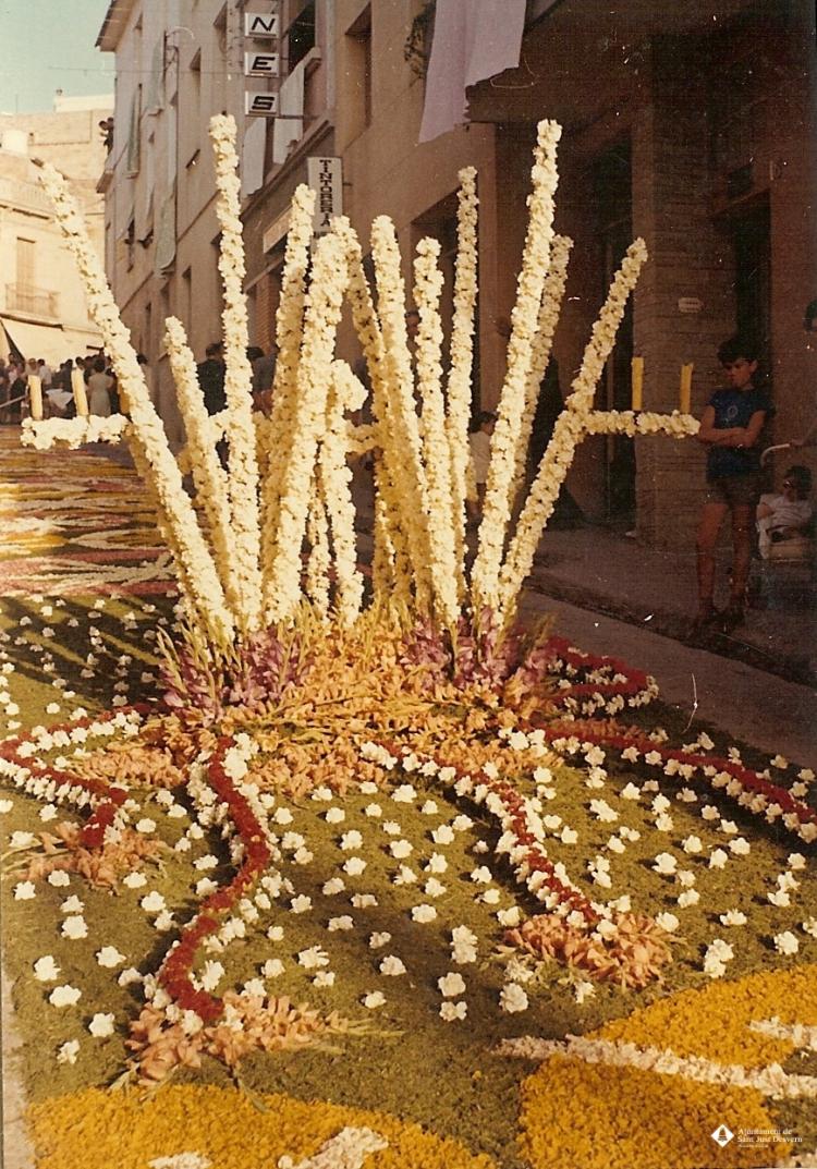 Catifes de flors. Altar tijes dretes