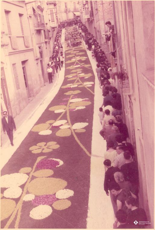 Catifes de flors. Altar arbre i rocalla