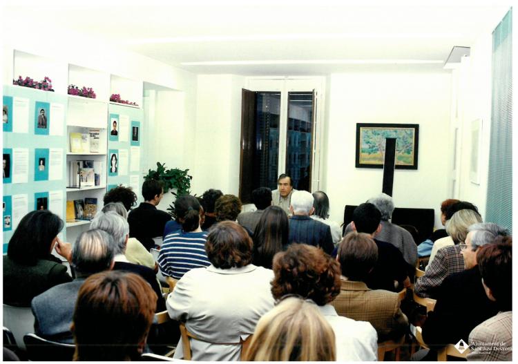 Xerrada dins l'exposició autors locals. Festes de Tardor