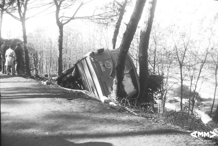 Accident d'autobús a la carretera de Sant Adrià