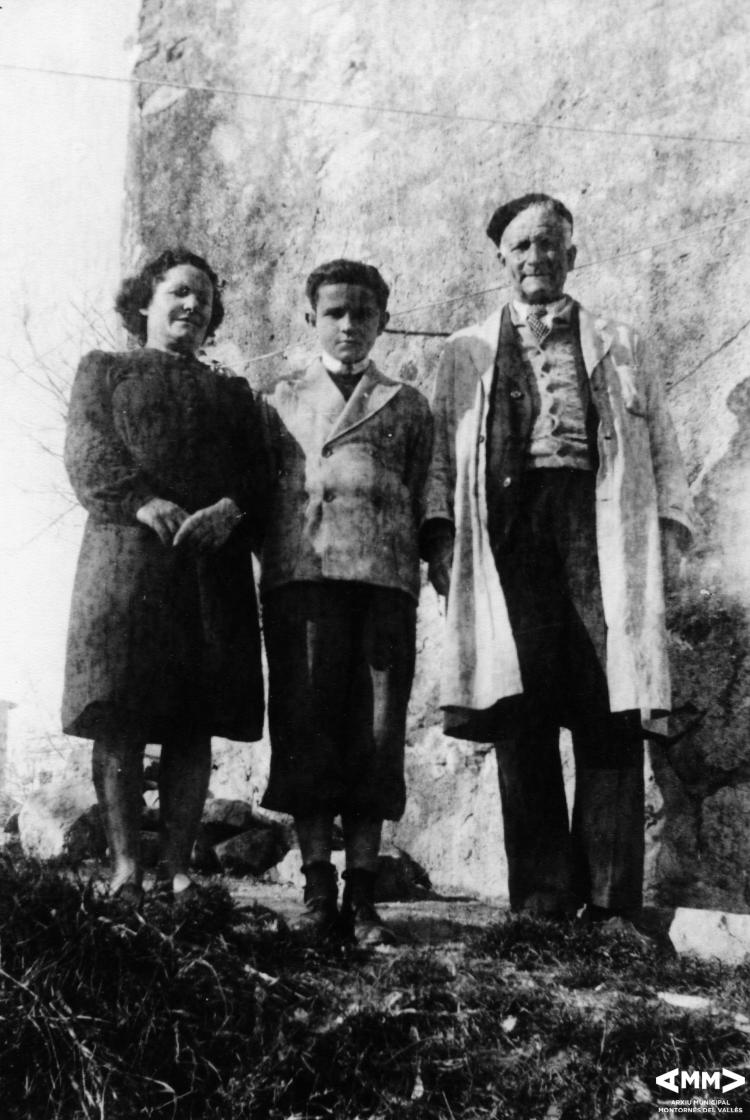 Domingo Casas Llibre, secretari de l'Ajuntament de Montornès, amb la seva família