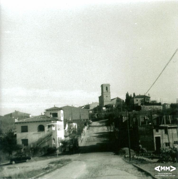 Carrer Joan XXIII amb vista de l'església