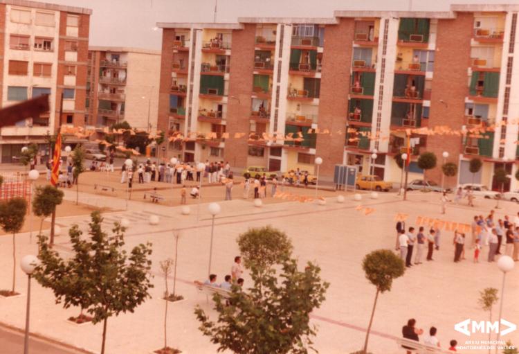 Plaça del Poble de Montornès Nord durant les festes de Sant Joan
