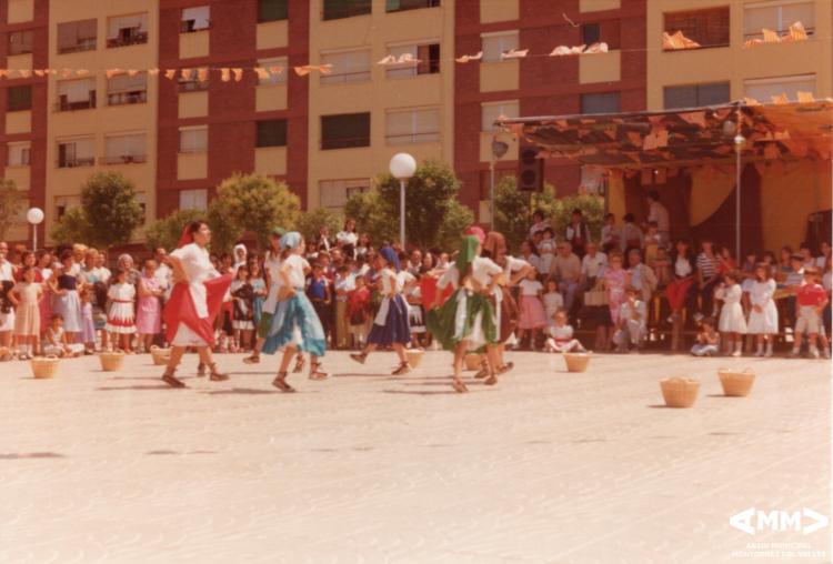 Ball de gitanes a les festes de Sant Joan de Montornès Nord