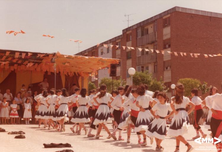 Ball de gitanes a les festes de Sant Joan de Montornès Nord