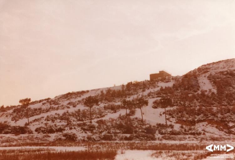 Dipòsit d'aigua del turó del Raiguer nevat