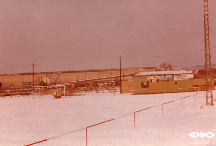 Camp de futbol nevat