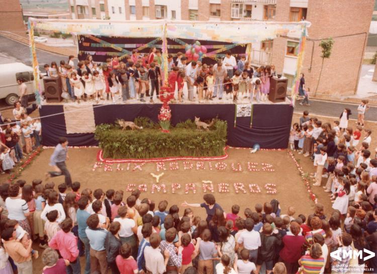 Homenatge a Félix Rodríguez de la Fuente a la plaça del Poble de Montornès Nord