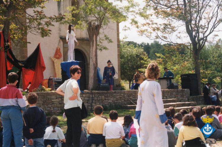 Concentració infantil. Celebració del 150è aniversari del naixement de Verdaguer