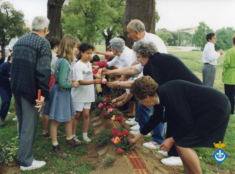 Ofrena floral a l'Àlbula commemorativa del 150è aniversari del naixement de Verdaguer