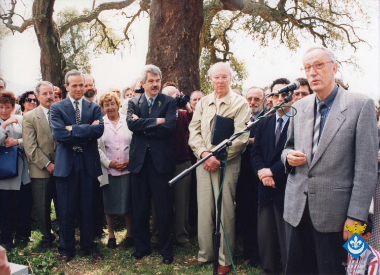 Acte d'agermanament amb la ciutat de Barcelona. Inauguració de l'Àlbula commemorativa del 150è aniversari de Jacint Verdaguer, de l'escultor Palazuelo. Pregó a càrrec de mossèn Ballarín