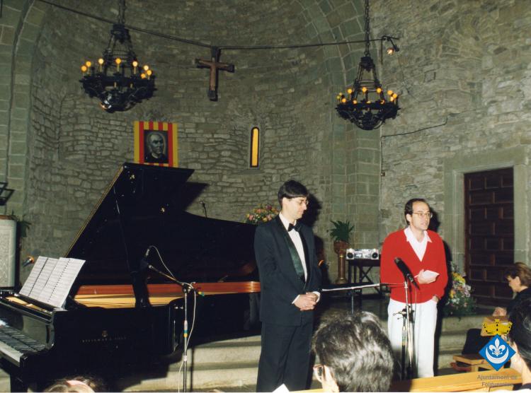 Missa solemne cantada per la coral Canigó a l'església parroquial