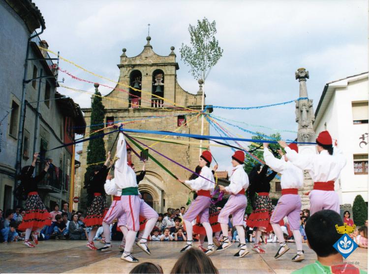 Mostra de danses tradicionals i música dels Països Catalans. Ball de cintes