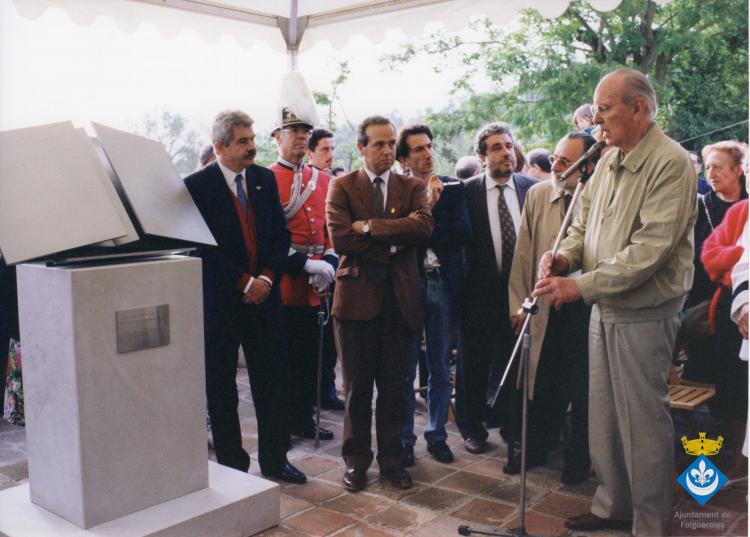 Visita col·lectiva dels folguerolencs als llocs Verdaguerians de Barcelona. Inauguració de l'escultura l'Àlbula de Pablo Palazuelo