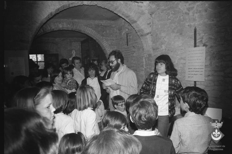 Mostra d'oficis al pati de la Casa Museu Verdaguer durant la Festa Verdaguer organitzat per Joventut Verdaguer