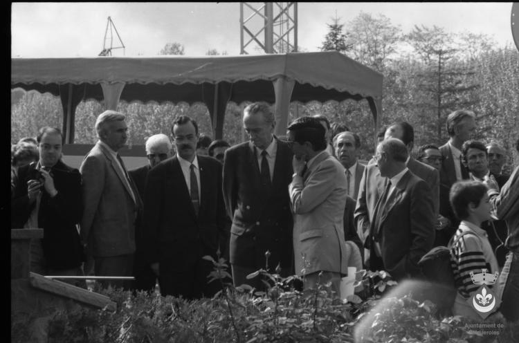 Inauguració dels monòlits de la ruta Verdaguer. Joaquim Xicoy i Bassegoda, president del Parlament de Catalunya, Miquel Masramon Tenas, alcalde de Folgueroles