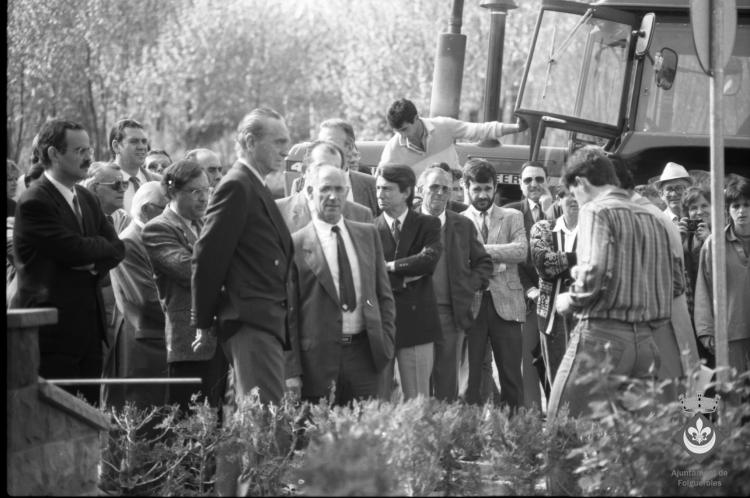Inauguració dels monòlits de la ruta Verdaguer. Joaquim Xicoy i Bassegoda, president del Parlament de Catalunya, Miquel Masramon Tenas, alcalde de Folgueroles