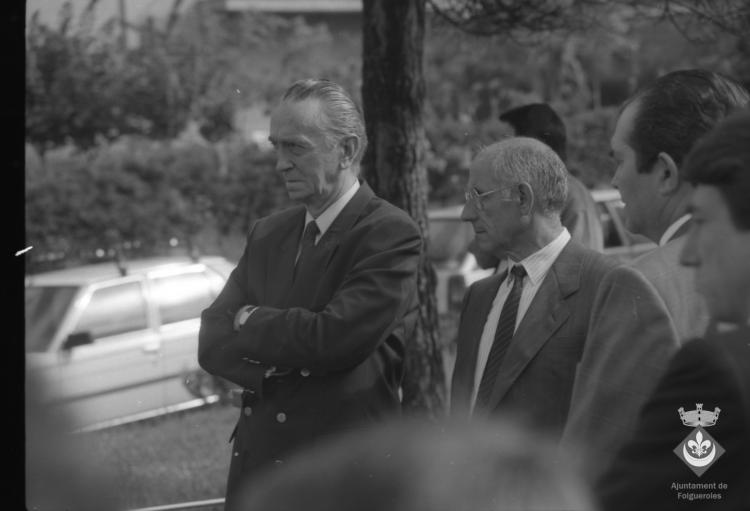 Inauguració dels monòlits de la ruta Verdaguer. Joaquim Xicoy i Bassegoda, president del Parlament de Catalunya, Miquel Masramon Tenas, alcalde de Folgueroles, i Rossend Viladecàs, alcalde de Tavèrnoles