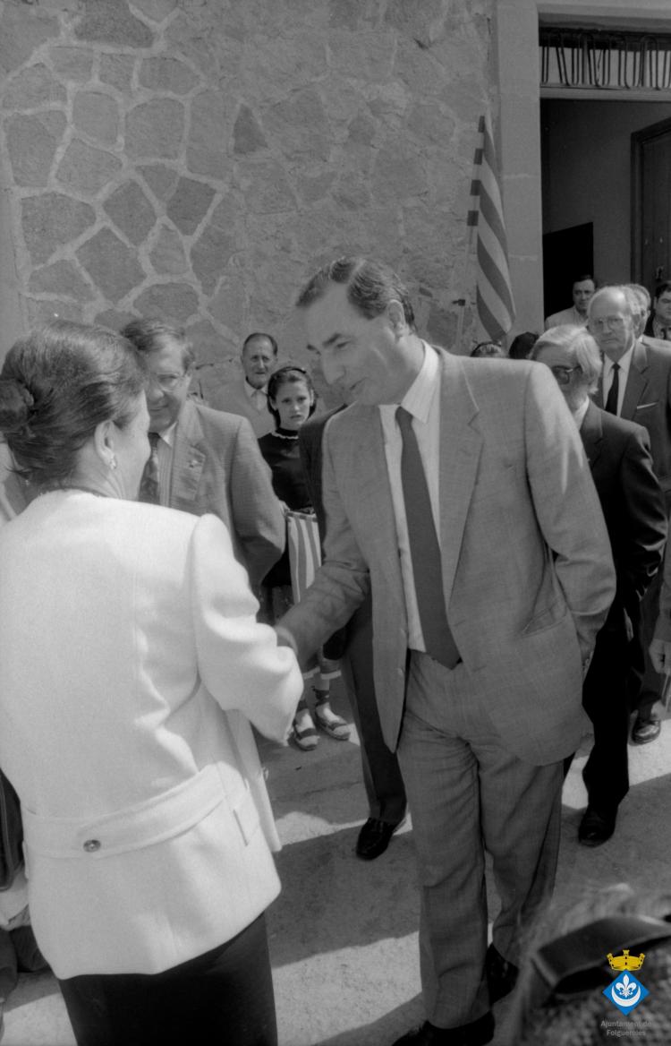 Festa Verdaguer. Recepció d'autoritats. Joan Usart i Barreda, alcade de Manlleu i president del Consell Comarcal d'Osona, Marta Ferrussola primera dama de Catalunya, Enric Castellnou i Alberch, diputat al Parlament de Catalunya
