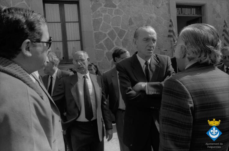 Festa Verdaguer. Recepció d'autoritats. Joaquim Xicoy i Bassegoda, expresident del Parlament de Catalunya i Miquel Masramon Tenas, alcalde de Folgueroles