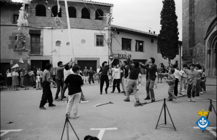 Festa de l'Arbre de Maig dins la Festa Verdaguer