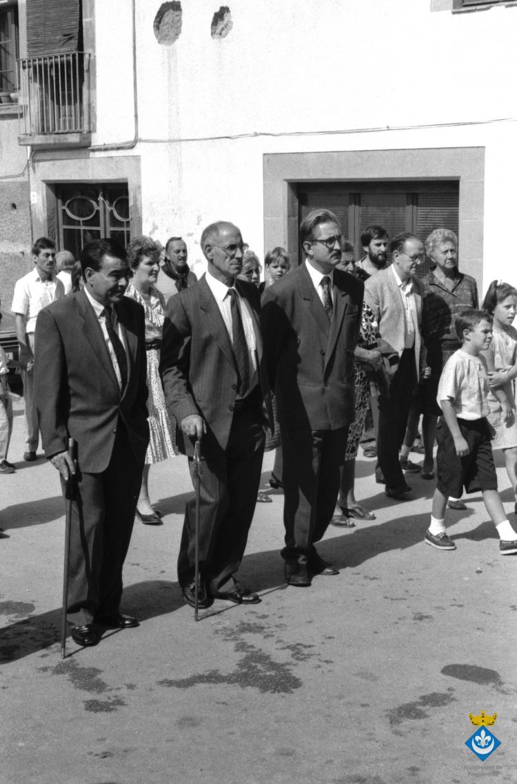 Processó de la Verge dins els actes de la Festa Major. Miquel Masramon Tenas, alcalde de Folgueroles, Jaume Torres i Climent Villegas regidors