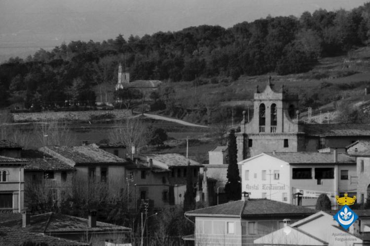 Perspectives de Folgueroles, al fons l'ermita de la Damunt