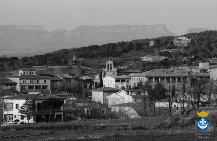 Perspectives de Folgueroles, al fons l'ermita de la Damunt