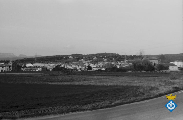 Perspectives de Folgueroles. Part de la carretera cap a Vilanova de Sau, a la dreta masies de les Codinoies