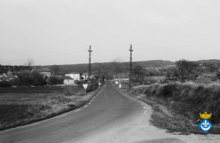 Perspectives de Folgueroles. Part de la carretera cap a Vilanova de Sau, a la dreta masies de les Codinoies