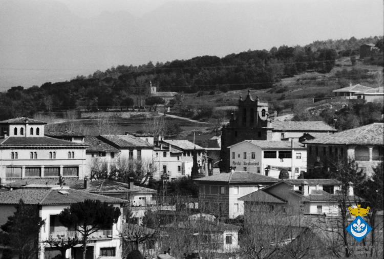 Perspectives de Folgueroles, al fons l'ermita de la Damunt