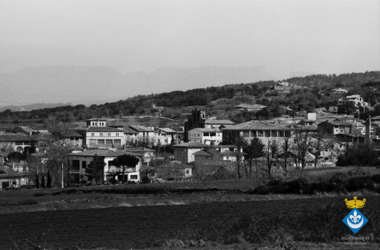 Perspectives de Folgueroles, al fons l'ermita de la Damunt