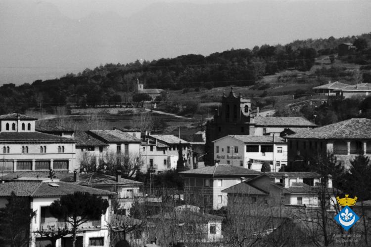 Perspectives de Folgueroles, al fons l'ermita de la Damunt