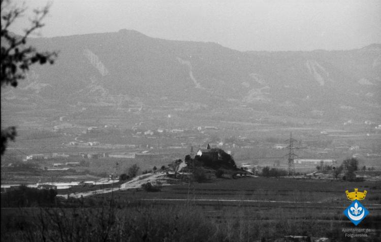 Perspectives de Folgueroles. Ermita de Sant Jordi de Puigseslloses