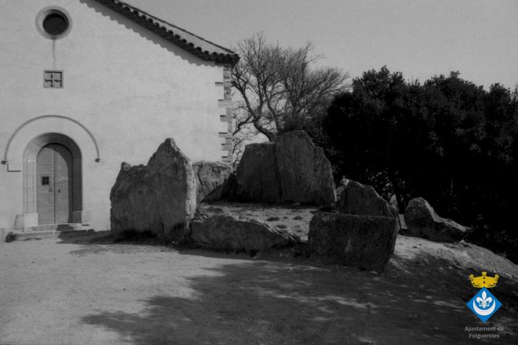 Indrets ruta Verdagueriana. Ermita i dòlmen de Sant Jordi de Puigseslloses