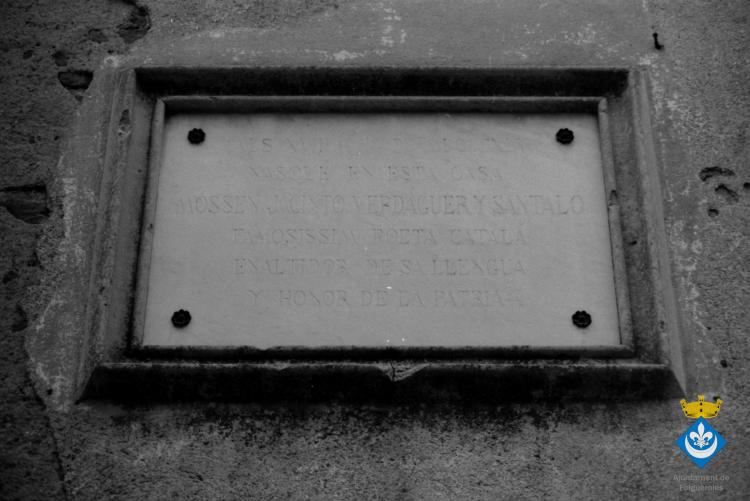 Ruta Verdagueriana. Placa a la casa natal de mossèn Cinto Verdaguer