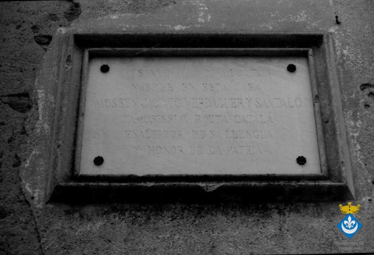 Ruta Verdagueriana. Placa a la casa natal de mossèn Cinto Verdaguer