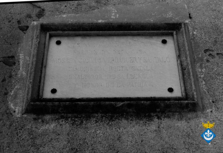 Placa commemorativa casa natal Mossèn Cinto Verdaguer