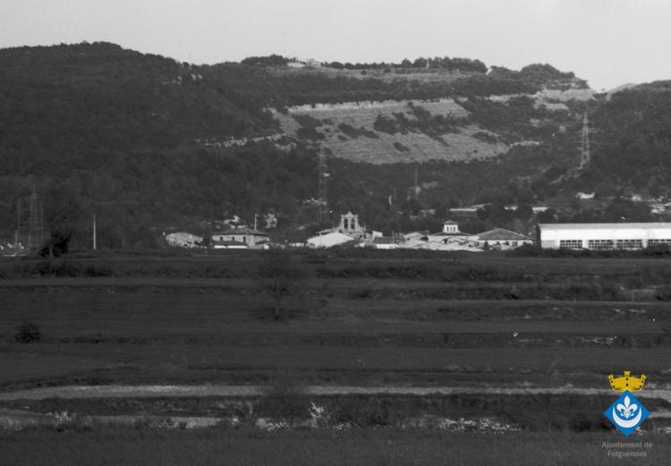 Perspectiva de Folgueroles amb els Munts al fons