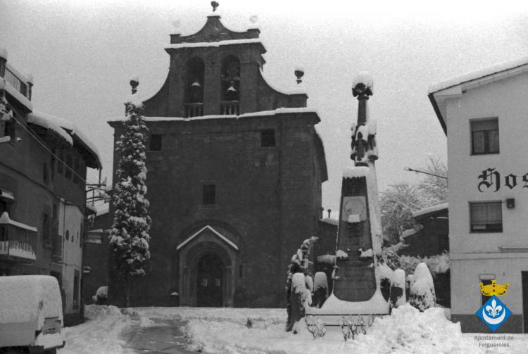 Nevada a Folgueroles. Església de Santa Maria i Pedró