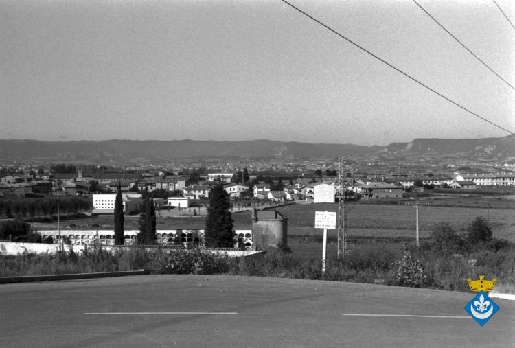 Panoràmica de Folgueroles. En primer terme el cementiri