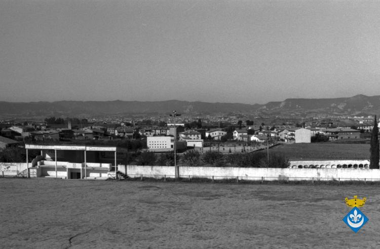 Panoràmica de Folgueroles. En primer terme el camp de futbol i el cementiri