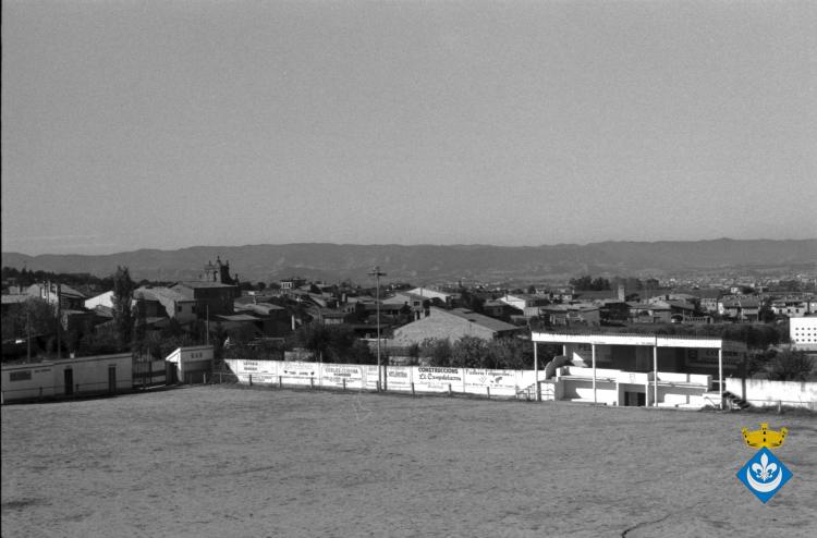 Panoràmica de Folgueroles. En primer terme el camp de futbol