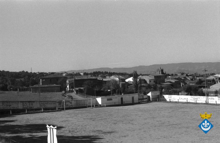 Panoràmica de Folgueroles. En primer terme el camp de futbol