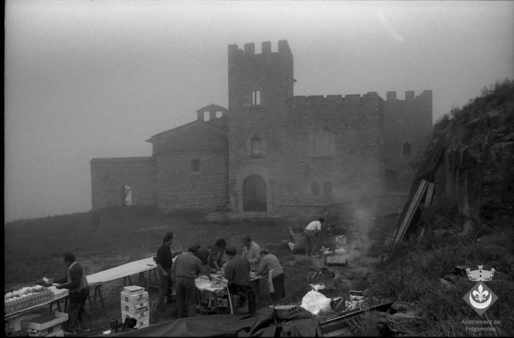 Festa Verdaguer. Caminada fins al castell  de Sant Llorenç del Munt