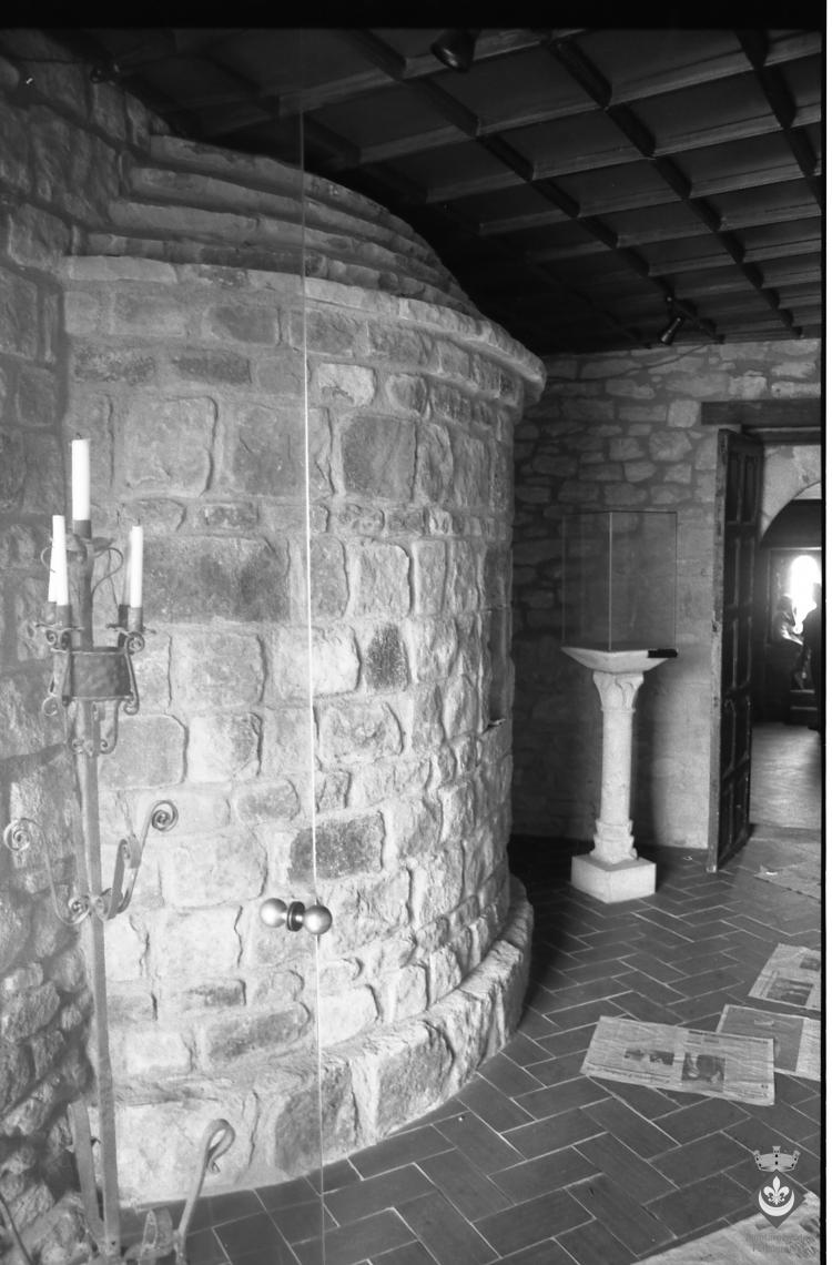 Festa Verdaguer. Caminada fins al castell  de Sant Llorenç del Munt. Interior del castell