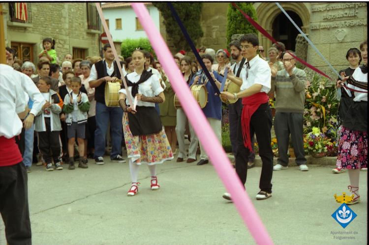 Ball de cintes dins la Festa Verdaguer