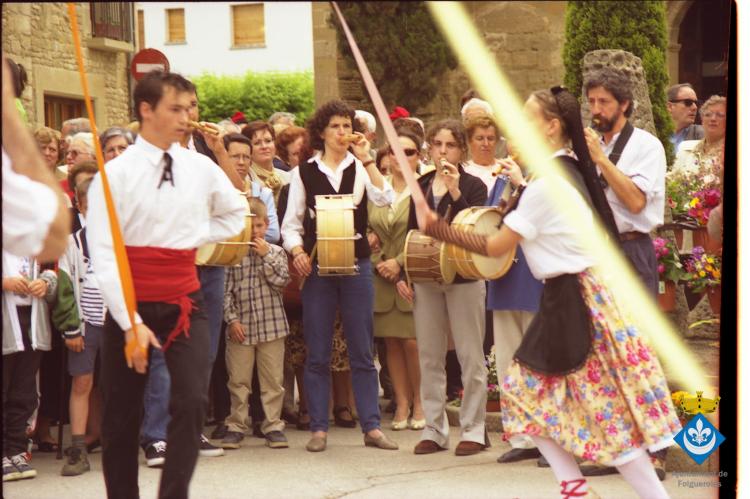 Ball de cintes dins la Festa Verdaguer