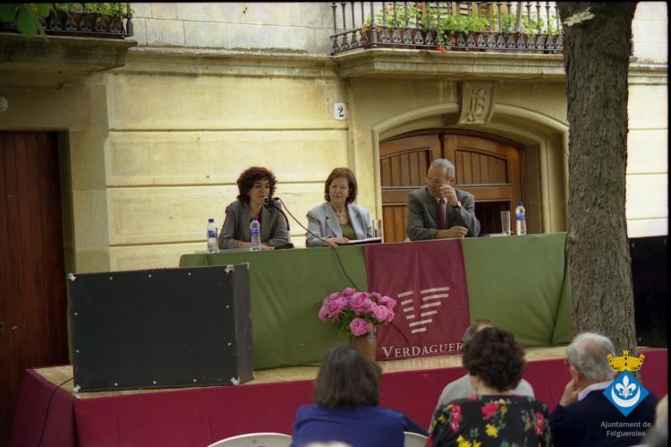 Parlaments institucionals de Festa Verdaguer a càrrec de Maria Mercè Miró que va editar Jovenívoles, Gil Orriols, alcalde de Folgueroles i Carme Torrents, directora de la casa museu Verdaguer