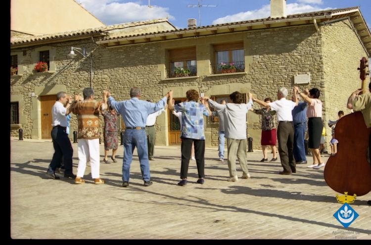 Sardanes a la plaça de la Ricardera